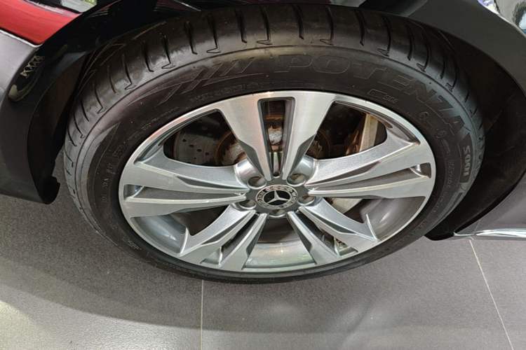 Used Mercedes-Benz S-Class 2020 S 350 L Exclusive Edition Prestige Collection Left Front Wheel Hub