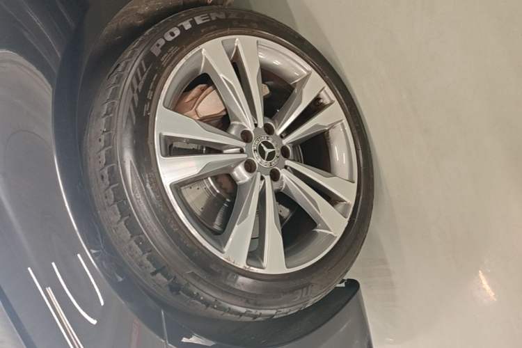 Used Mercedes-Benz S-Class 2020 S 350 L Exclusive Edition Prestige Collection Left Front Wheel Hub
