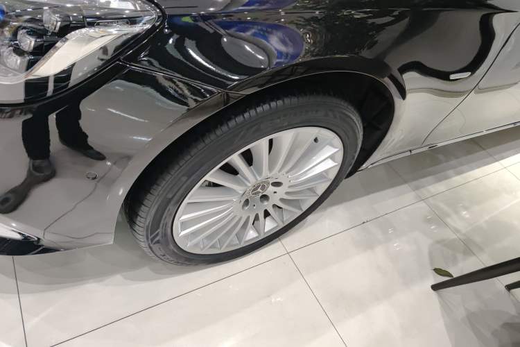 Used Mercedes-Benz S-Class 2020 S 350 L Business Class Ultimate Edition Left Front Wheel Hub