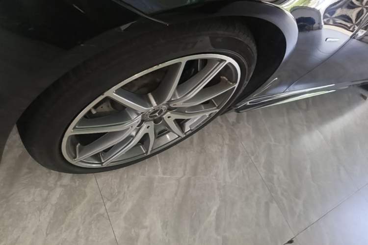 Used Mercedes-Benz S-Class 2020 S 450 L 4MATIC Exclusive Edition Left Front Wheel Hub