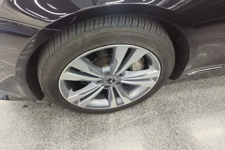 Used Mercedes-Benz S-Class 2020 S 350 L Exclusive Edition Prestige Collection Left Front Wheel Hub