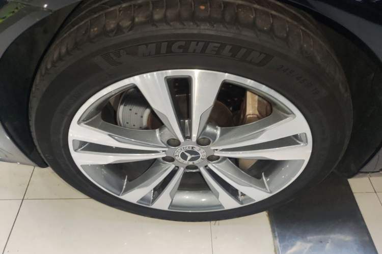 Used Mercedes-Benz S-Class 2020 S 350 L Exclusive Edition Prestige Collection Left Front Wheel Hub
