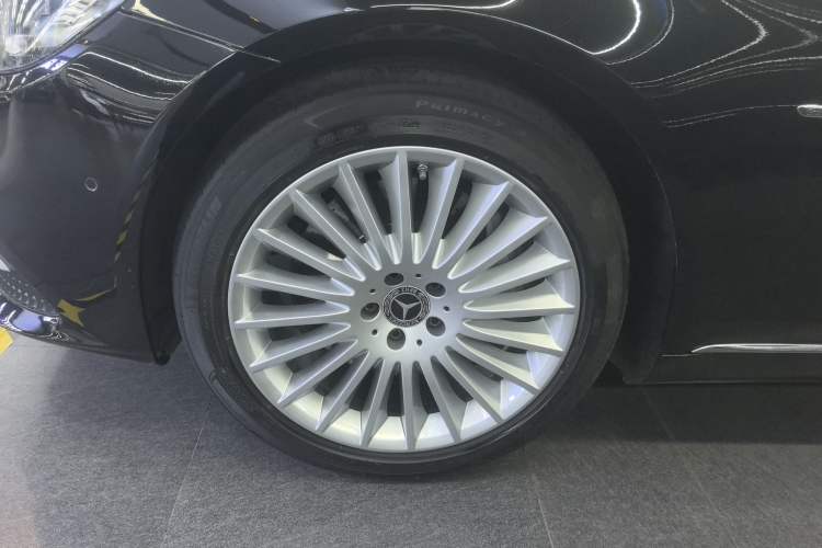 Used Mercedes-Benz S-Class 2020 S 350 L Business Class Ultimate Edition Left Front Wheel Hub