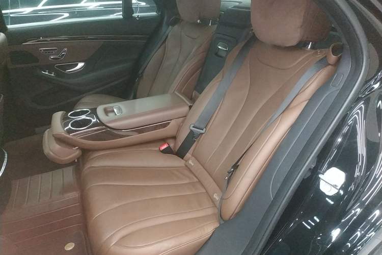 Used Mercedes-Benz S-Class 2020 S 350 L Business Class Ultimate Edition Left Rear Seat