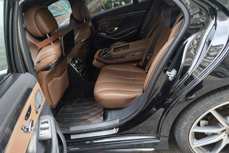 Used Mercedes-Benz S-Class 2020 S 450 L 4MATIC Exclusive Edition Left Rear Seat