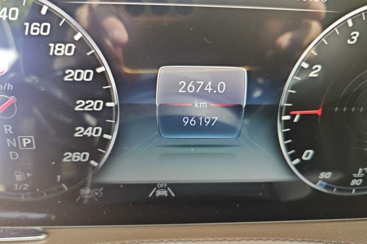 Used Mercedes-Benz S-Class 2020 S 450 L 4MATIC Exclusive Edition Odometer Close Up