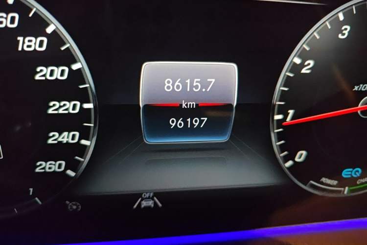 Used Mercedes-Benz S-Class 2020 S 350 L Exclusive Edition Prestige Collection Odometer Close Up
