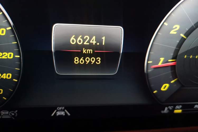 Used Mercedes-Benz S-Class 2020 S 450 L 4MATIC Exclusive Edition Odometer Close Up