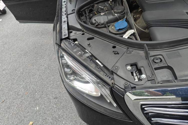 Used Mercedes-Benz S-Class 2020 S 350 L Exclusive Edition Prestige Collection Right Front Headlight