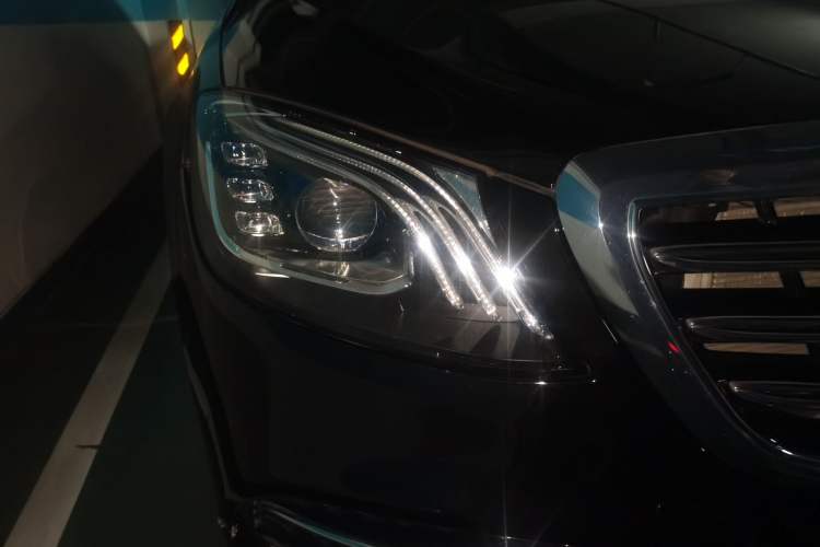 Used Mercedes-Benz S-Class 2020 S 450 L 4MATIC Exclusive Edition Right Front Headlight