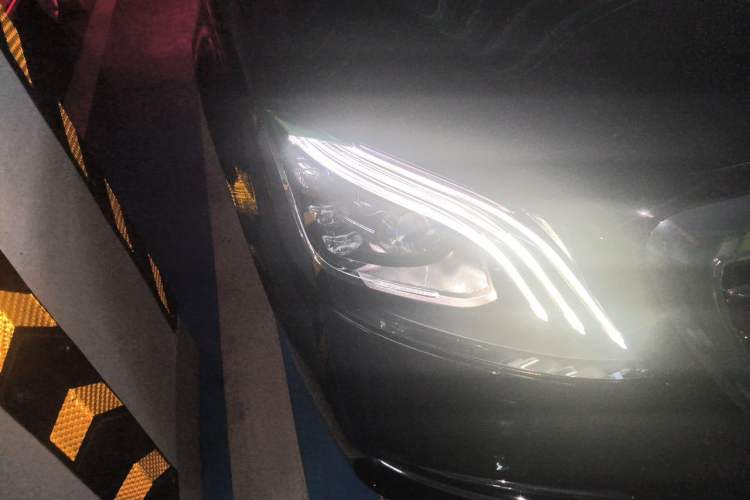 Used Mercedes-Benz S-Class 2020 S 450 L 4MATIC Exclusive Edition Right Front Headlight