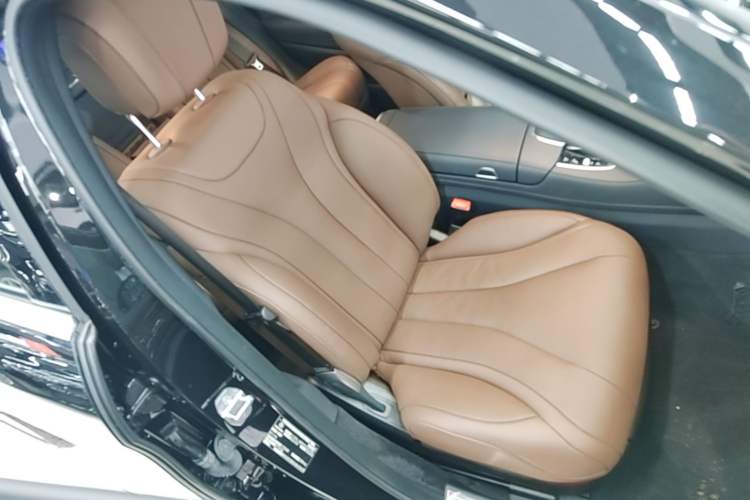 Used Mercedes-Benz S-Class 2020 S 350 L Business Class Ultimate Edition Right Front Seat