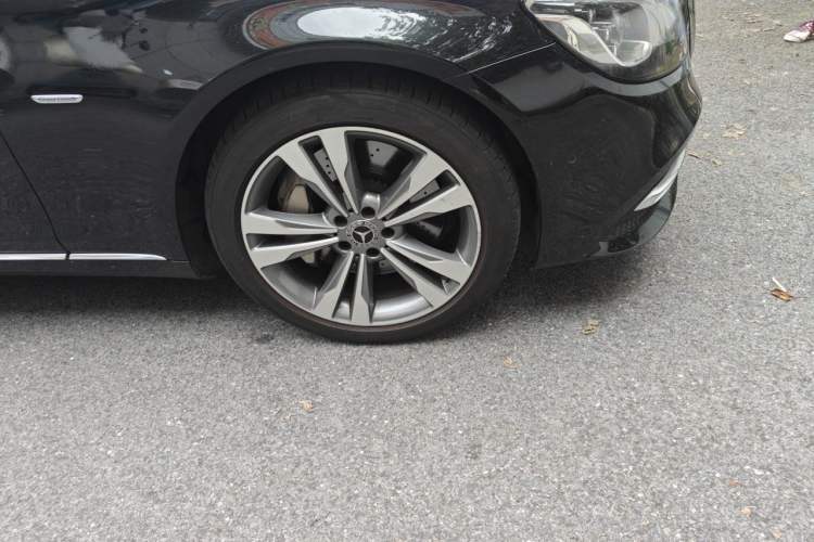 Used Mercedes-Benz S-Class 2020 S 350 L Exclusive Edition Prestige Collection Right Front Wheel Hub