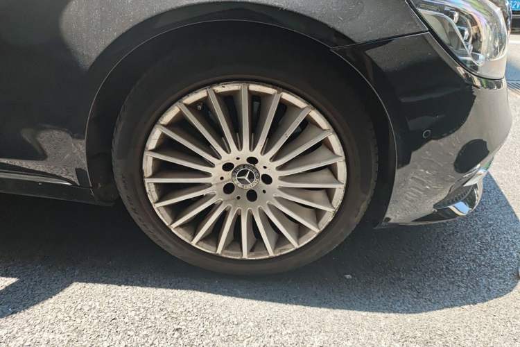 Used Mercedes-Benz S-Class 2020 S 350 L Business Class Ultimate Edition Right Front Wheel Hub