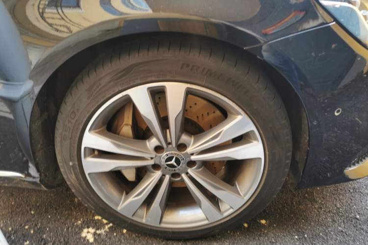 Used Mercedes-Benz S-Class 2020 S 350 L Exclusive Edition Prestige Collection Right Front Wheel Hub