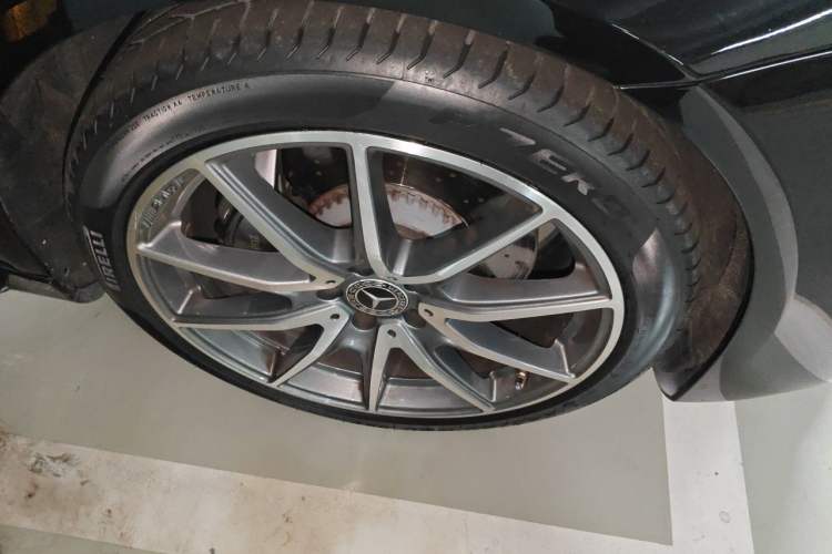 Used Mercedes-Benz S-Class 2020 S 450 L 4MATIC Exclusive Edition Right Front Wheel Hub