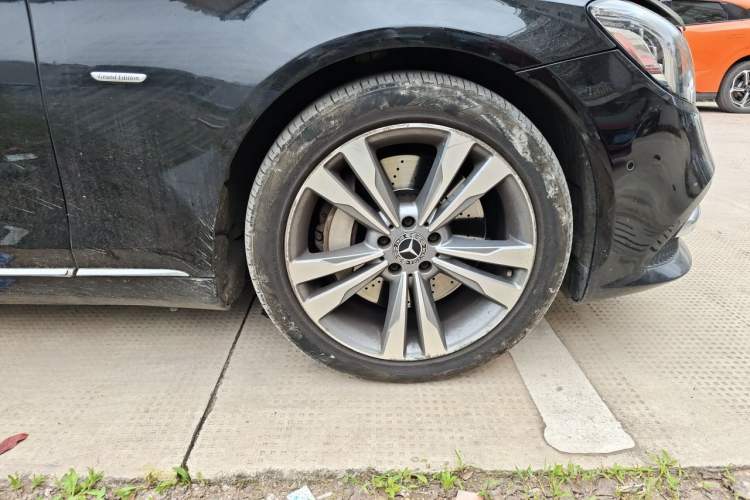 Used Mercedes-Benz S-Class 2020 S 350 L Business Class Ultimate Edition Right Front Wheel Hub