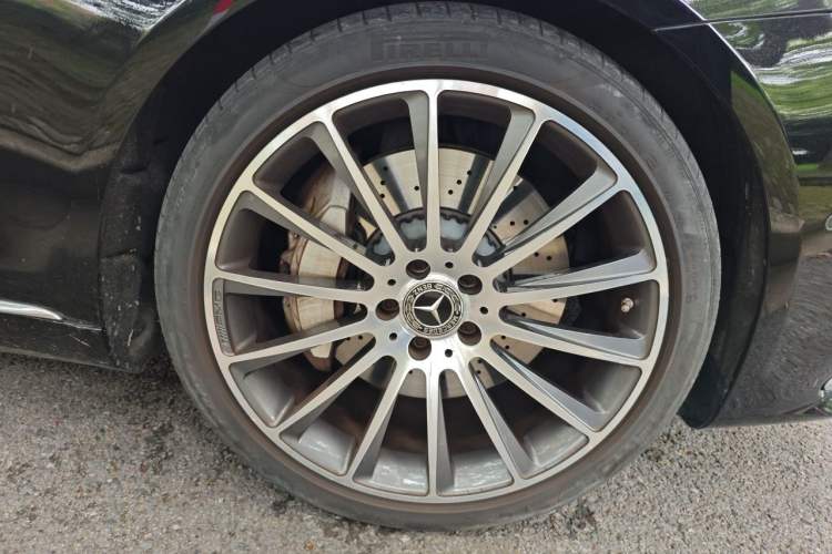 Used Mercedes-Benz S-Class 2020 S 350 L Exclusive Edition Prestige Collection Right Front Wheel Hub