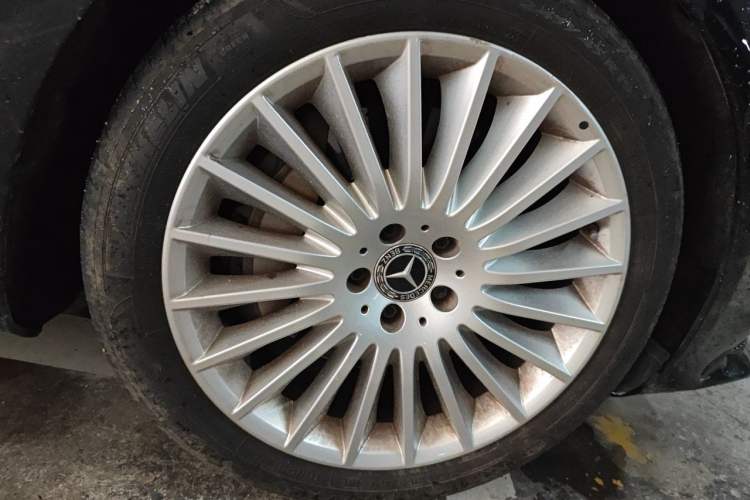 Used Mercedes-Benz S-Class 2020 S 350 L Business Class Ultimate Edition Right Front Wheel Hub