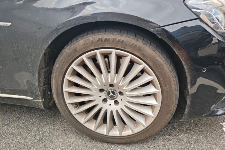 Used Mercedes-Benz S-Class 2020 S 350 L Business Class Ultimate Edition Right Front Wheel Hub