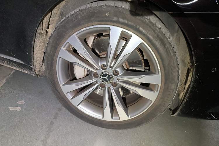 Used Mercedes-Benz S-Class 2020 S 350 L Exclusive Edition Prestige Collection Right Front Wheel Hub