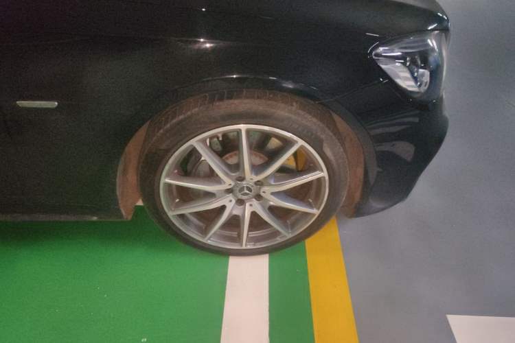 Used Mercedes-Benz S-Class 2020 S 450 L 4MATIC Exclusive Edition Right Front Wheel Hub