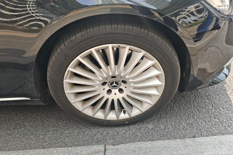 Used Mercedes-Benz S-Class 2020 S 350 L Business Class Ultimate Edition Right Front Wheel Hub