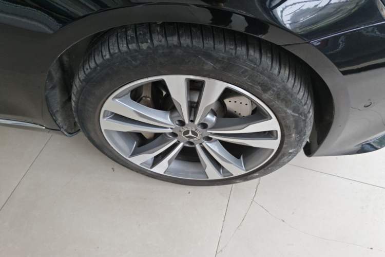 Used Mercedes-Benz S-Class 2020 S 350 L Exclusive Edition Prestige Collection Right Front Wheel Hub