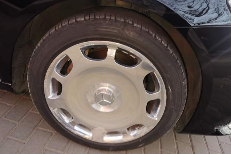 Used Mercedes-Benz S-Class 2020 S 350 L Exclusive Edition Prestige Collection Right Front Wheel Hub