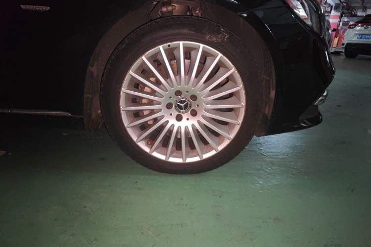 Used Mercedes-Benz S-Class 2020 S 350 L Business Class Ultimate Edition Right Front Wheel Hub