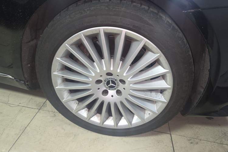 Used Mercedes-Benz S-Class 2020 S 350 L Business Class Ultimate Edition Right Front Wheel Hub