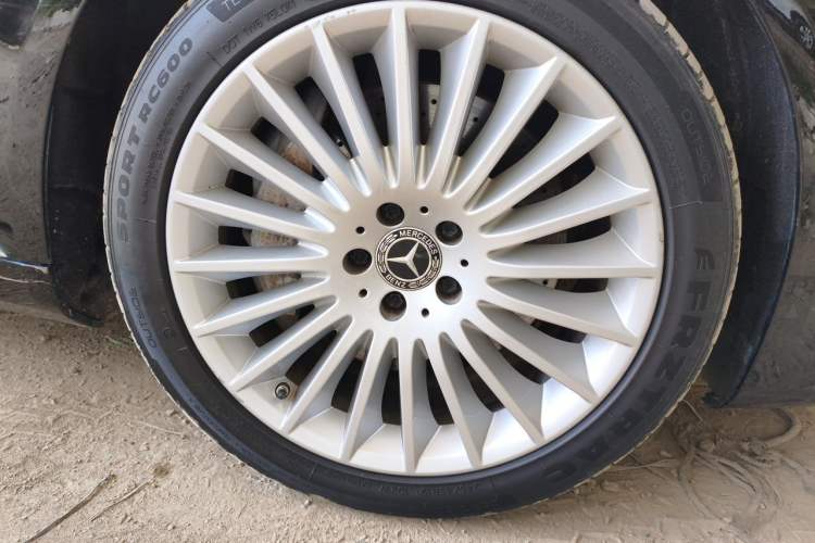 Used Mercedes-Benz S-Class 2020 S 350 L Business Class Ultimate Edition Right Front Wheel Hub