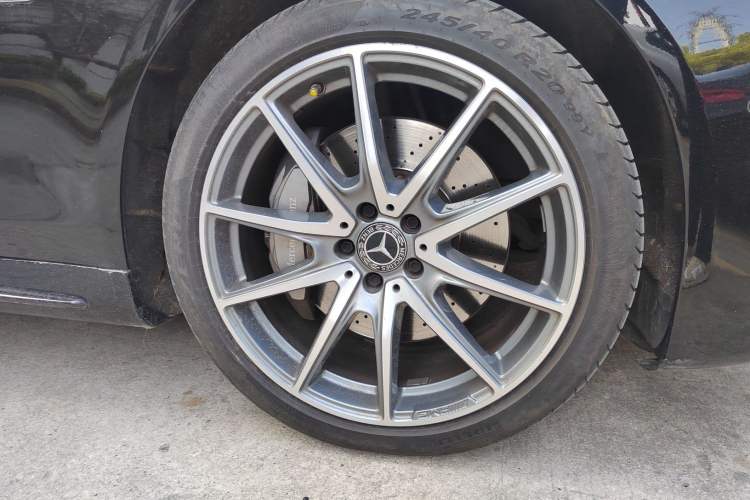 Used Mercedes-Benz S-Class 2020 S 450 L 4MATIC Exclusive Edition Right Front Wheel Hub