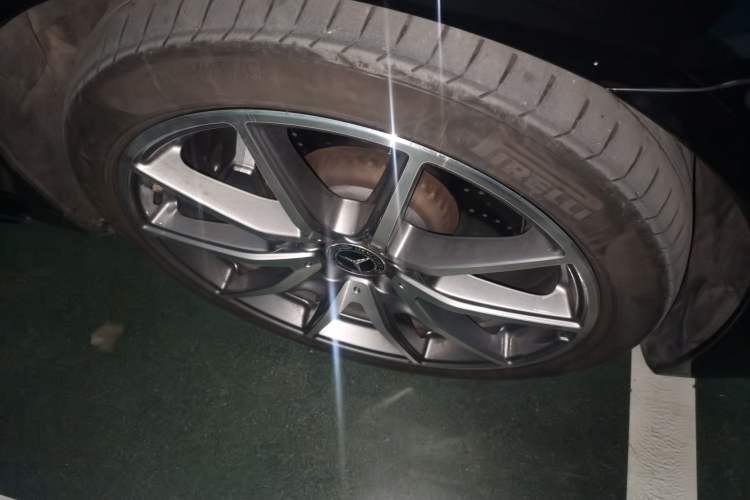Used Mercedes-Benz S-Class 2020 S 450 L 4MATIC Exclusive Edition Right Front Wheel Hub
