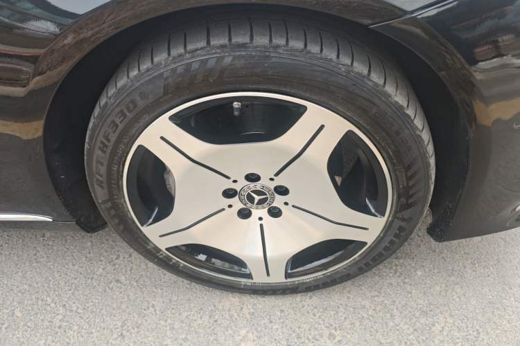 Used Mercedes-Benz S-Class 2020 S 350 L Business Class Ultimate Edition Right Front Wheel Hub