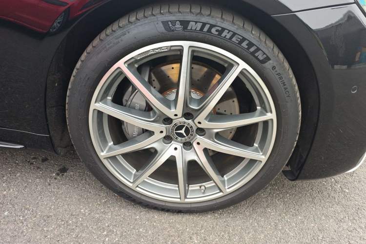 Used Mercedes-Benz S-Class 2020 S 450 L 4MATIC Exclusive Edition Right Front Wheel Hub