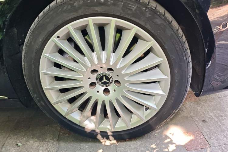 Used Mercedes-Benz S-Class 2020 S 350 L Business Class Ultimate Edition Right Front Wheel Hub