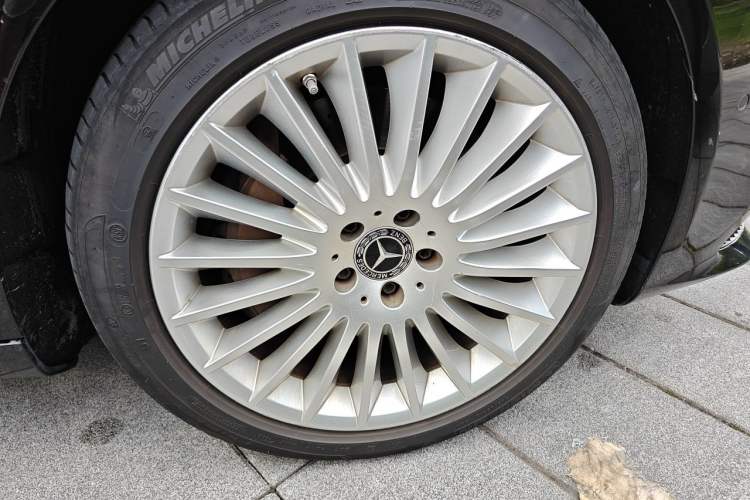 Used Mercedes-Benz S-Class 2020 S 350 L Business Class Ultimate Edition Right Front Wheel Hub