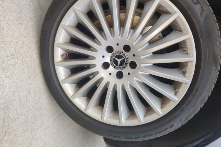 Used Mercedes-Benz S-Class 2020 S 350 L Business Class Ultimate Edition Right Front Wheel Hub