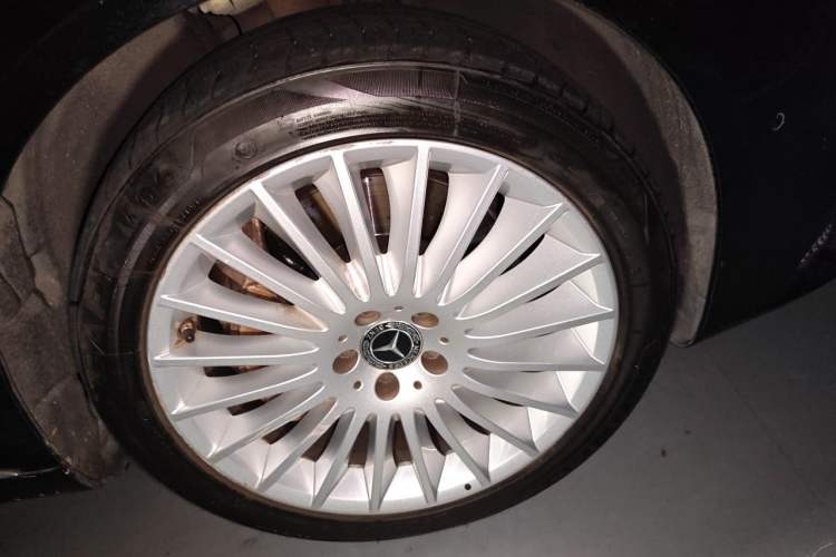 Used Mercedes-Benz S-Class 2020 S 350 L Business Class Ultimate Edition Right Front Wheel Hub