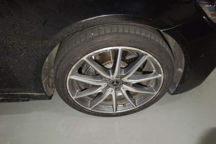 Used Mercedes-Benz S-Class 2020 S 450 L 4MATIC Exclusive Edition Right Front Wheel Hub