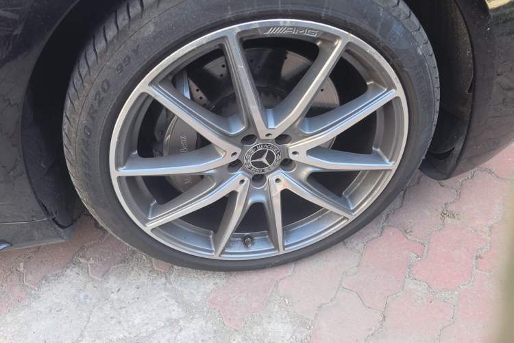 Used Mercedes-Benz S-Class 2020 S 450 L 4MATIC Exclusive Edition Right Front Wheel Hub