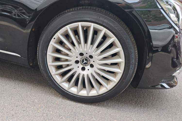 Used Mercedes-Benz S-Class 2020 S 350 L Business Class Ultimate Edition Right Front Wheel Hub