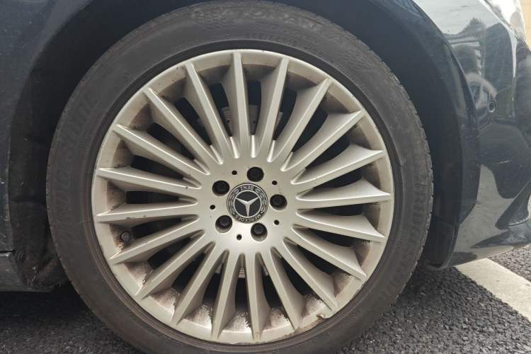 Used Mercedes-Benz S-Class 2020 S 350 L Business Class Ultimate Edition Right Front Wheel Hub