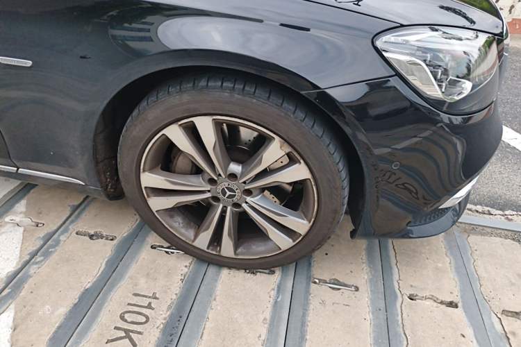 Used Mercedes-Benz S-Class 2020 S 350 L Exclusive Edition Prestige Collection Right Front Wheel Hub