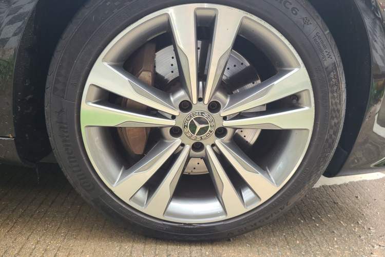 Used Mercedes-Benz S-Class 2020 S 350 L Exclusive Edition Prestige Collection Right Front Wheel Hub