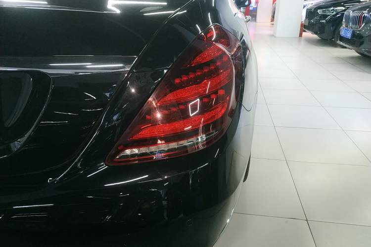 Used Mercedes-Benz S-Class 2020 S 350 L Business Class Ultimate Edition Right Rear Taillight