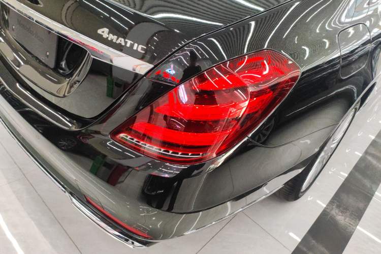 Used Mercedes-Benz S-Class 2020 S 350 L Business Class Ultimate Edition Right Rear Taillight
