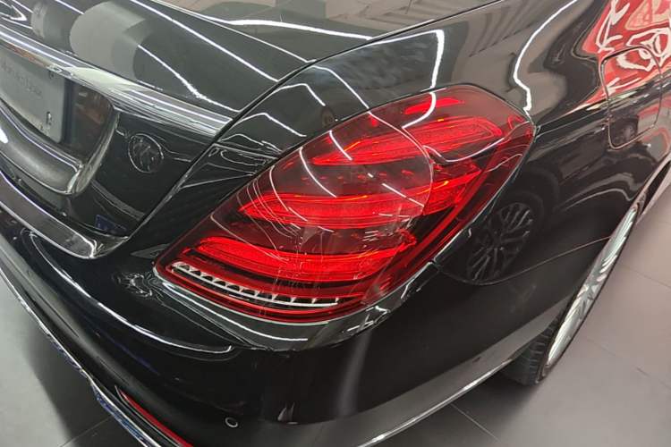 Used Mercedes-Benz S-Class 2020 S 350 L Business Class Ultimate Edition Right Rear Taillight