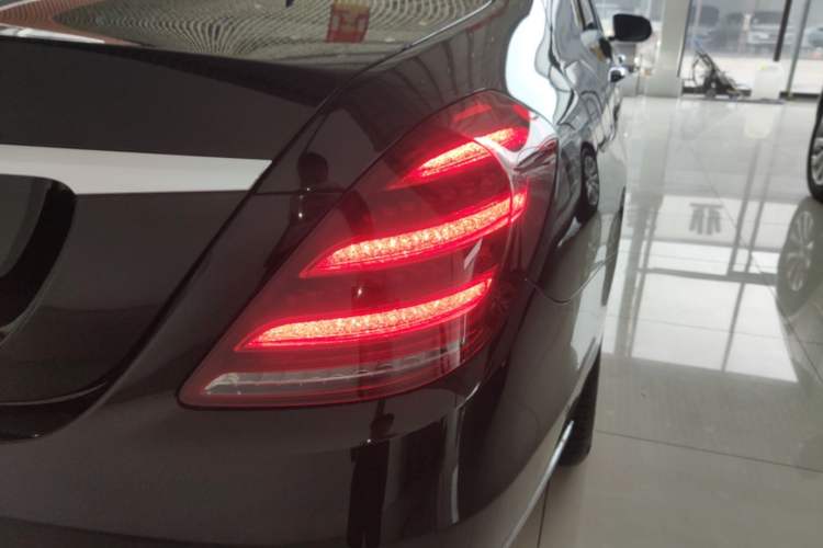 Used Mercedes-Benz S-Class 2020 S 350 L Business Class Ultimate Edition Right Rear Taillight